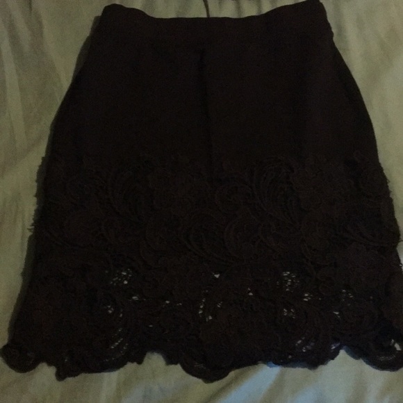 Black lace trimmed pencil skirt - Picture 1 of 3